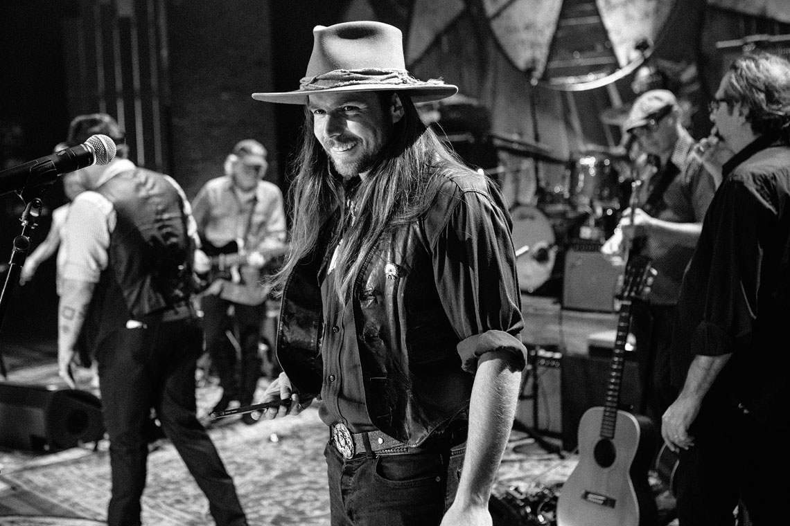 23_24_LukasNelsonSmiling_AMABackstage2018_DavidMcClisterPhoto_2880