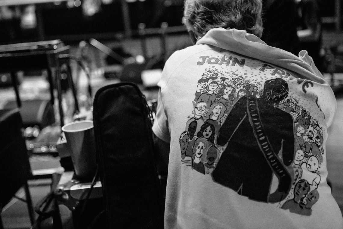 39_40_JohnPrineSweatshirt_AMABackstage2018_DavidMcClisterPhoto_0883